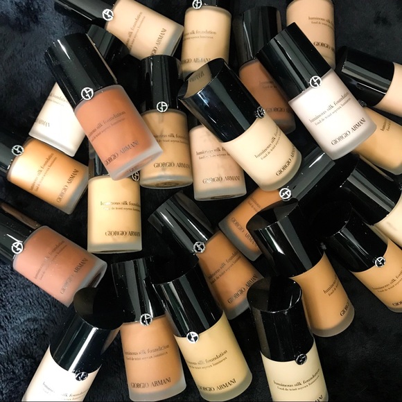 Giorgio Armani Other - Giorgio Armani Luminous Silk Foundation Giorgio Armani Other - Giorgio Armani Luminous Silk Foundation